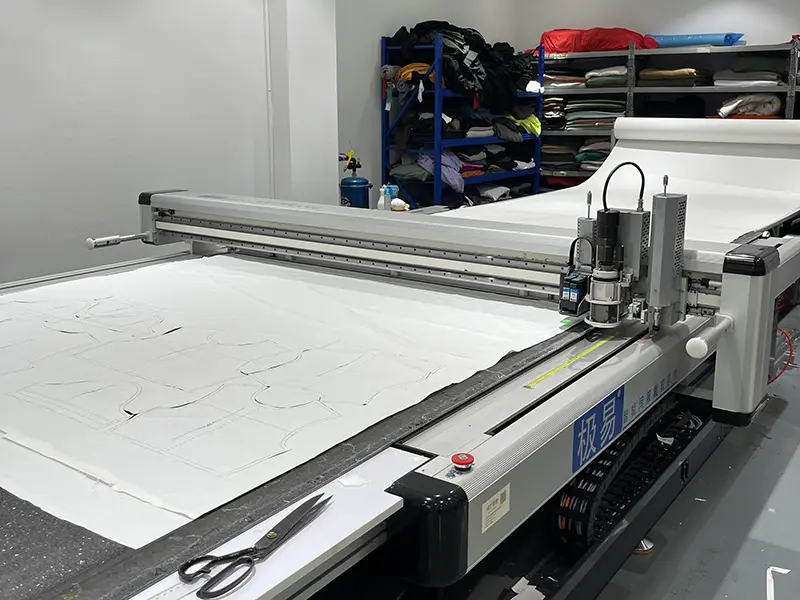 Automatic activewear fabric cutting equipment used in production